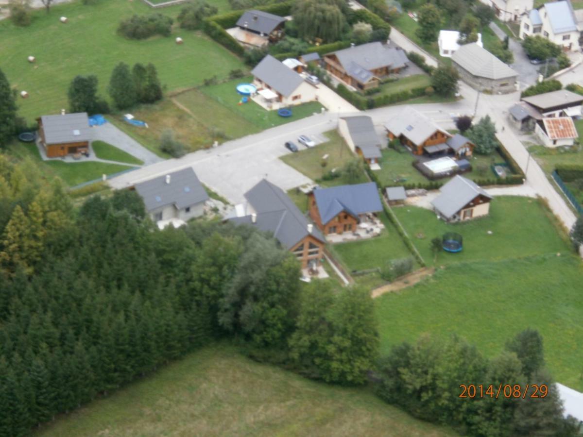 #Lemasdoisans au pied de l'Alpe d'Huez via Bourg d'Oisans L'Etoile des Glaciers Le Bourg-dʼOisans Extérieur photo