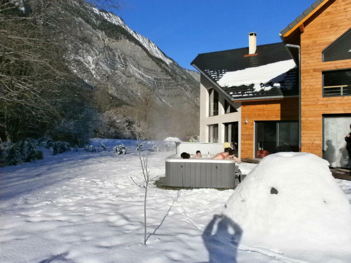 #Lemasdoisans au pied de l'Alpe d'Huez via Bourg d'Oisans L'Etoile des Glaciers Le Bourg-dʼOisans Extérieur photo